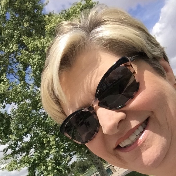 Meet your Posher, Connie - Picture 1 of 1